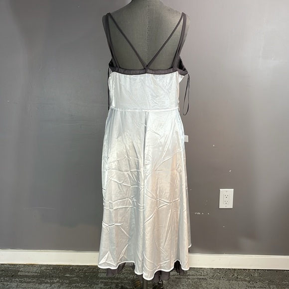 Unique grey dress with gorgeous skirt and design. Fits size 14 - Picture 11 of 17